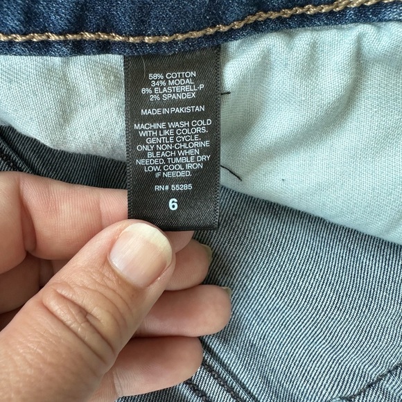 Express Blue Jean Shorts with Distressed Hem size 6 - Picture 3 of 11